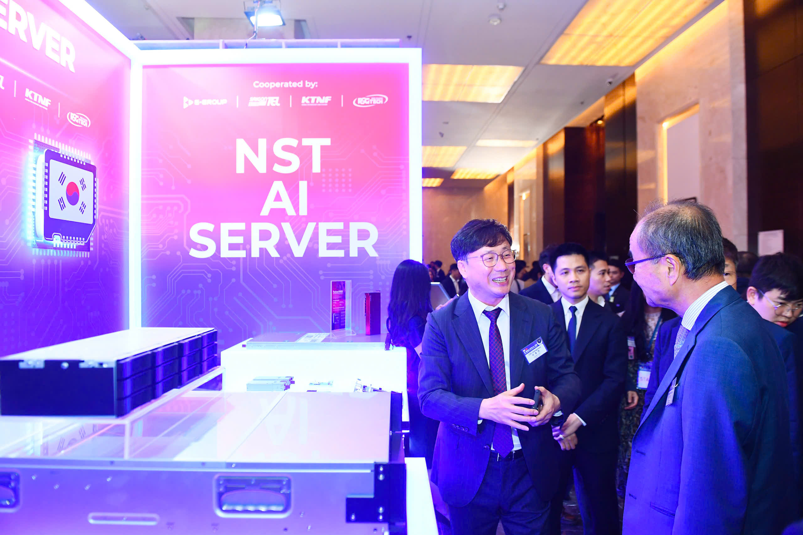 Mẫu máy chủ AI “made in Vietnam” đã được giới thiệu tại Diễn đàn Kinh tế Việt Nam - Hàn Quốc