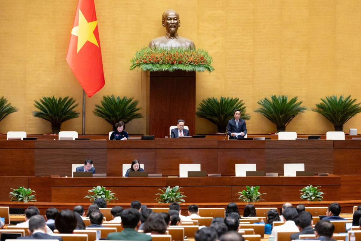 Phó Chủ tịch Quốc hội, Thượng tướng Nguyễn Doãn Anh điều hành tại Hội trường. Ảnh: Quốc hội.