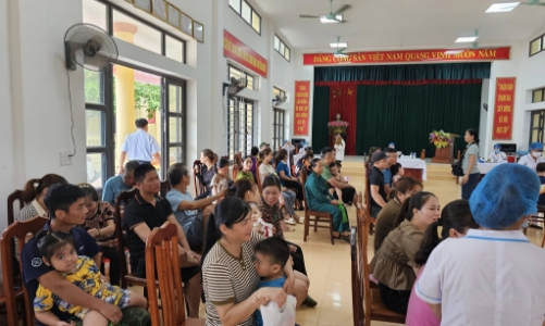 Chính sách hỗ trợ sinh con: Nên gắn với lương cơ sở, lương tối thiểu vùng