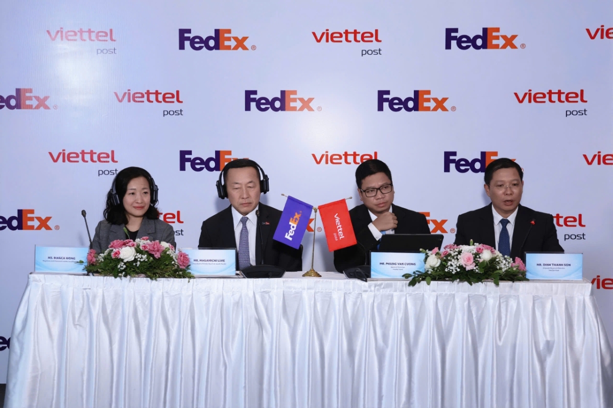 Đại diện FedEx và Viettel Post trong buổi họp báo ra mắt hợp tác chiến lược tại Việt Nam