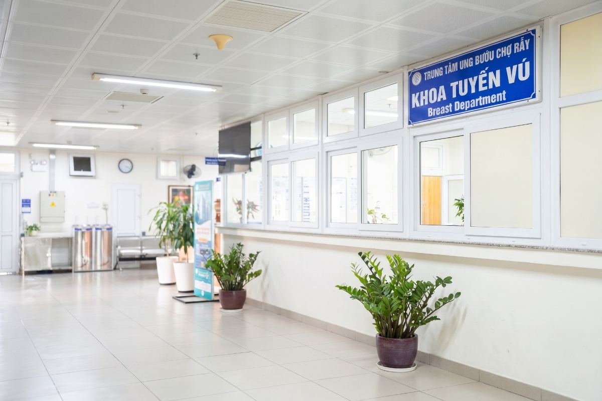 Việc xét nghiệm gen để kịp thời phát hiện đột biến gen trước khi quyết định điều trị có ý nghĩa rất quan trọng.