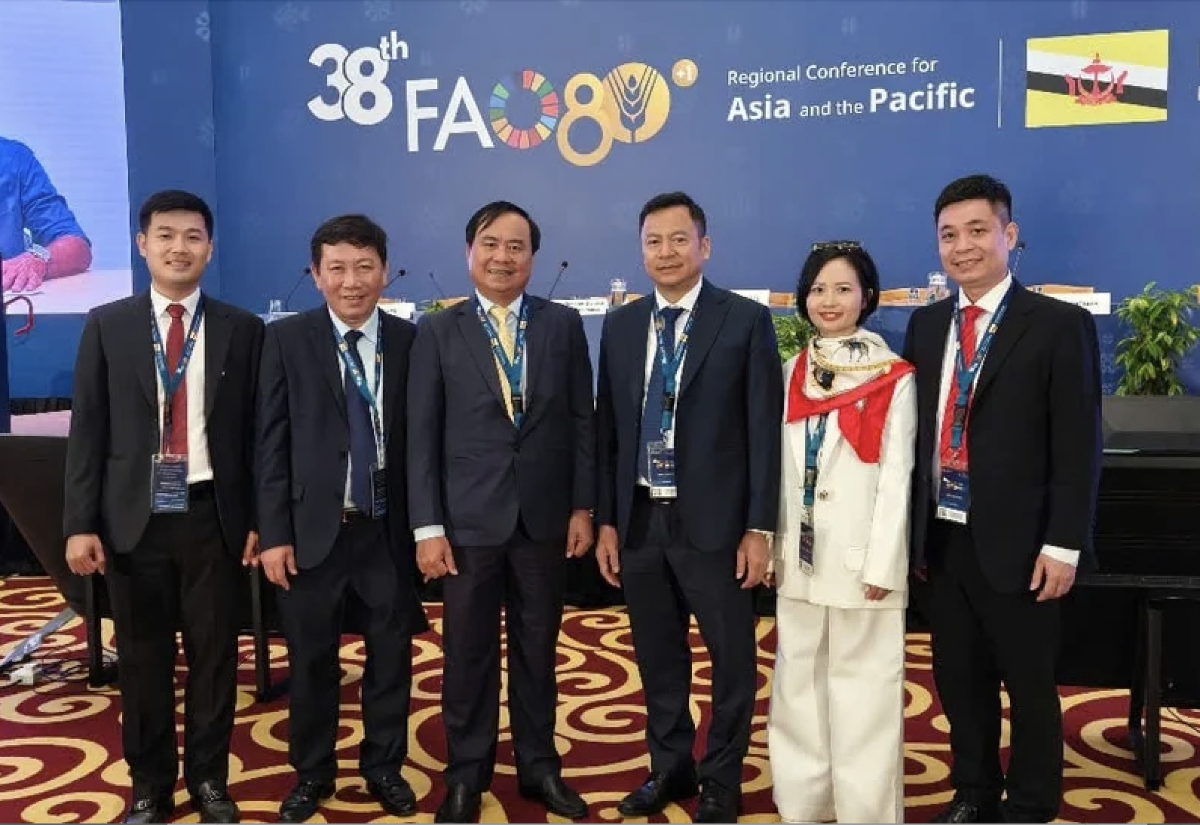 Thứ trưởng Bộ Nông nghiệp và Môi trường Võ Văn Hưng cùng đoàn công tác tại APRC 38. Ảnh: mae.gov.vn