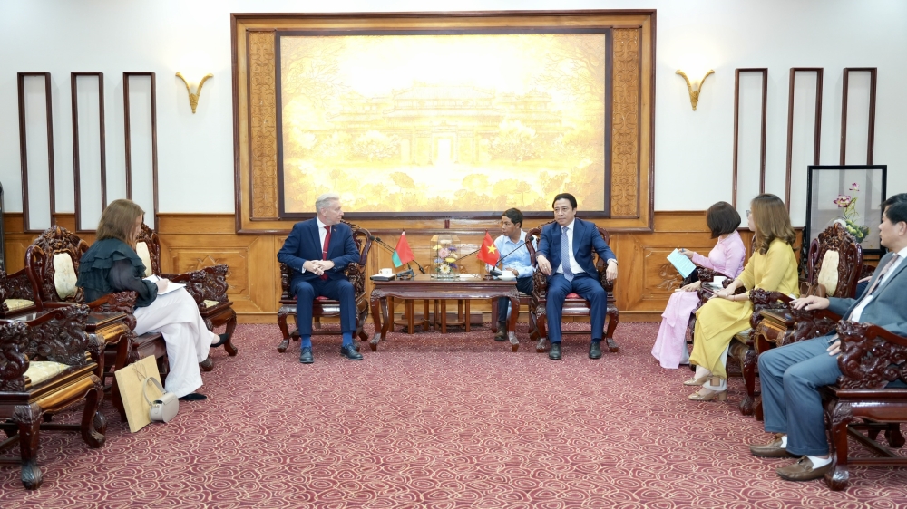 Chủ tịch UBND thành phố Huế Nguyễn Khắc Toàn tiếp Tổng Lãnh sự Cộng hòa Belarus