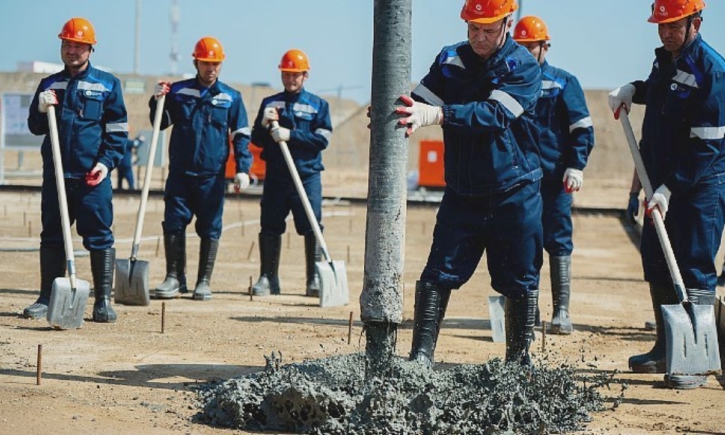 Công tác đổ bê tông giai đoạn đầu được triển khai nhằm chuẩn bị xây dựng lò phản ứng mô-đun nhỏ (SMR) đầu tiên. Ảnh: Rosatom