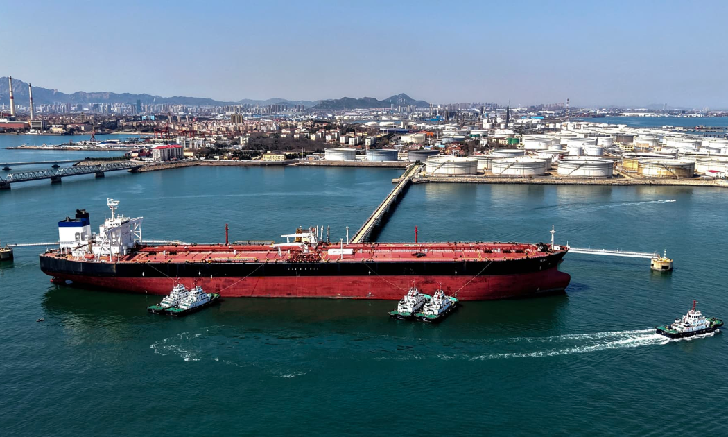 Giá dầu tăng gây thiệt hại cho Mỹ nhiều hơn với Trung Quốc