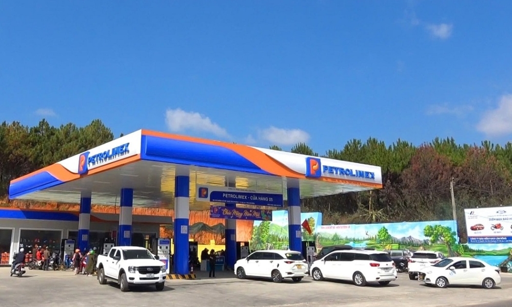 Petrolimex, với hơn 40% thị phần, đã chủ động duy trì nguồn cung xăng dầu ổn định.