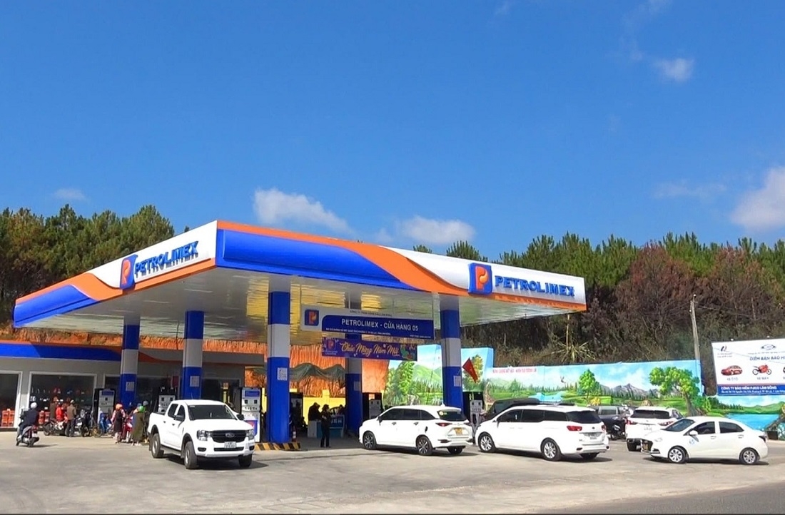 Petrolimex, với hơn 40% thị phần, đã chủ động duy trì nguồn cung xăng dầu ổn định.