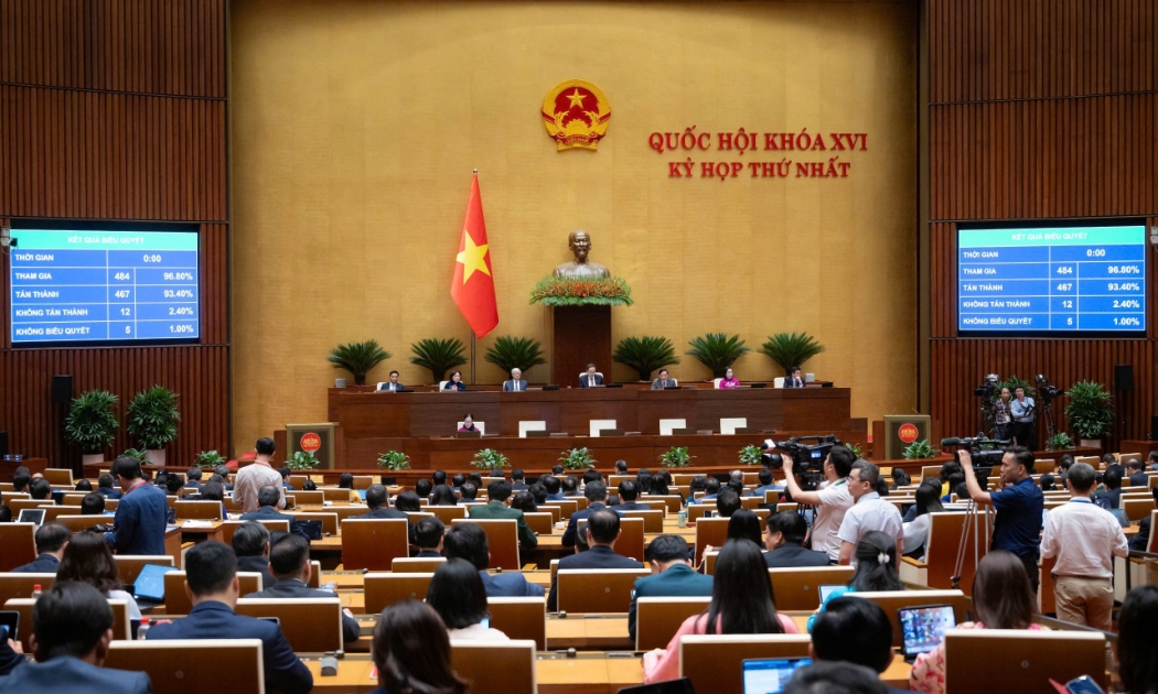 Chính thức thông qua Nghị quyết thí điểm chế định luật sư công