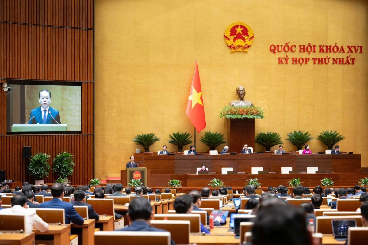 Bộ trưởng Bộ Tư pháp Hoàng Thanh Tùng&nbsp;trình bày Báo cáo giải trình, tiếp thu, chỉnh lý dự thảo Nghị quyết của Quốc hội.&nbsp;Ảnh: Quốc hội.