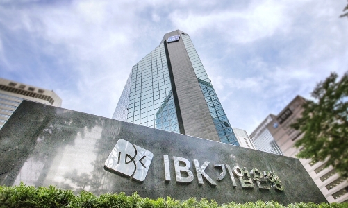 Vietnam grants license to first foreign bank since 2008