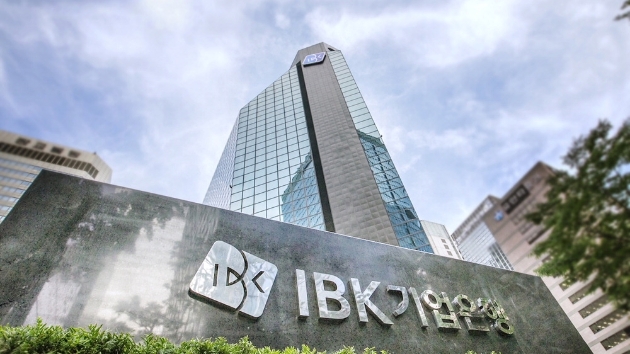 Vietnam grants license to first foreign bank in 9 years