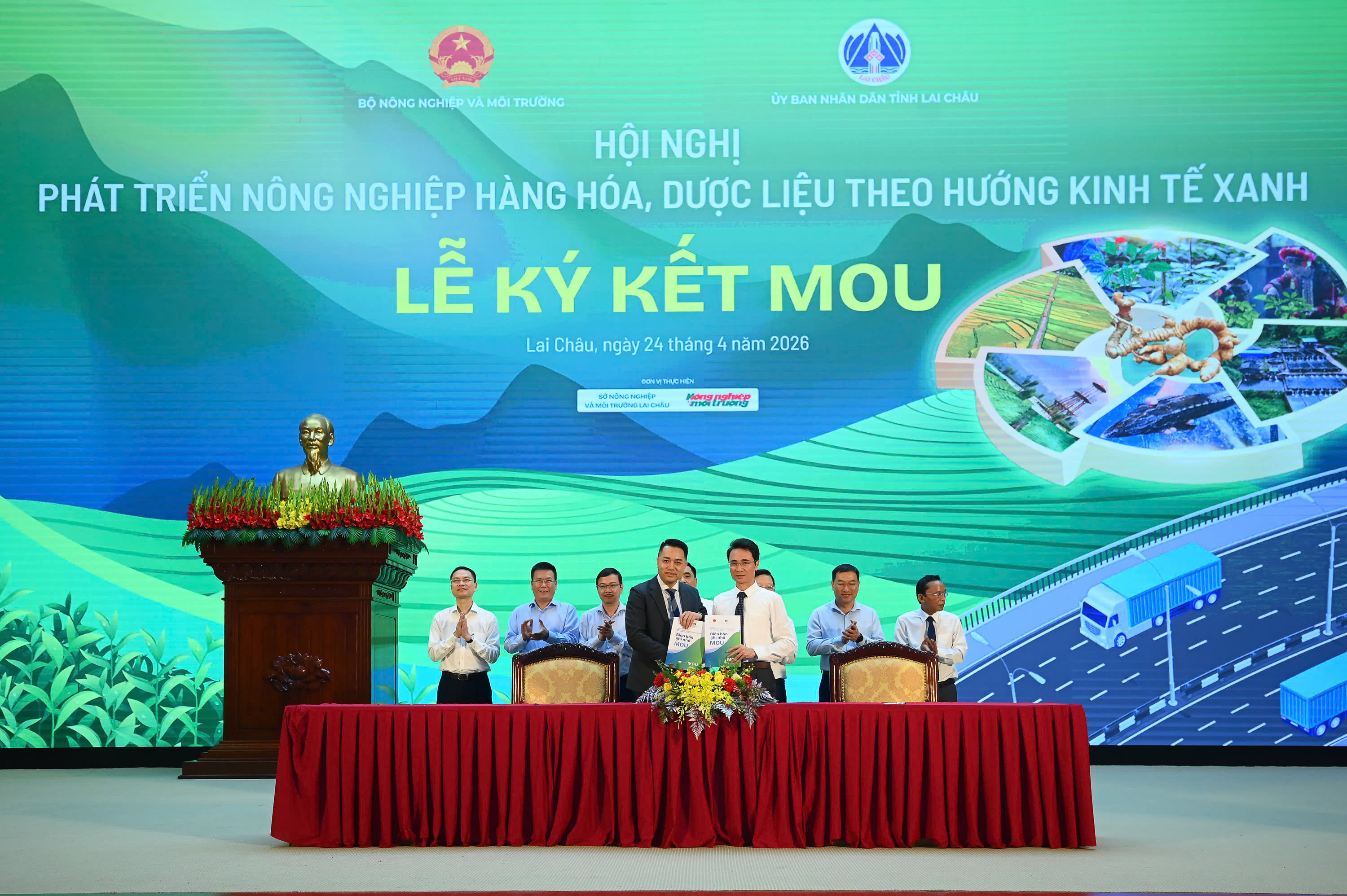 Một trong số 11 phiên ký kết tại Hội nghị “Phát triển nông nghiệp hàng hóa, dược liệu theo hướng kinh tế xanh”.