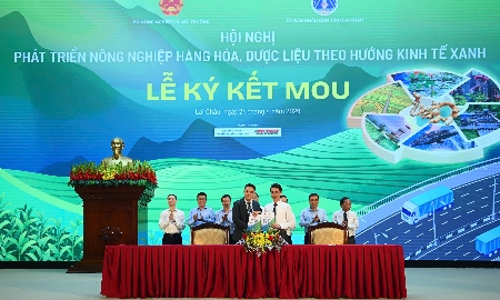 Một trong số 11 phiên ký kết tại Hội nghị “Phát triển nông nghiệp hàng hóa, dược liệu theo hướng kinh tế xanh”.