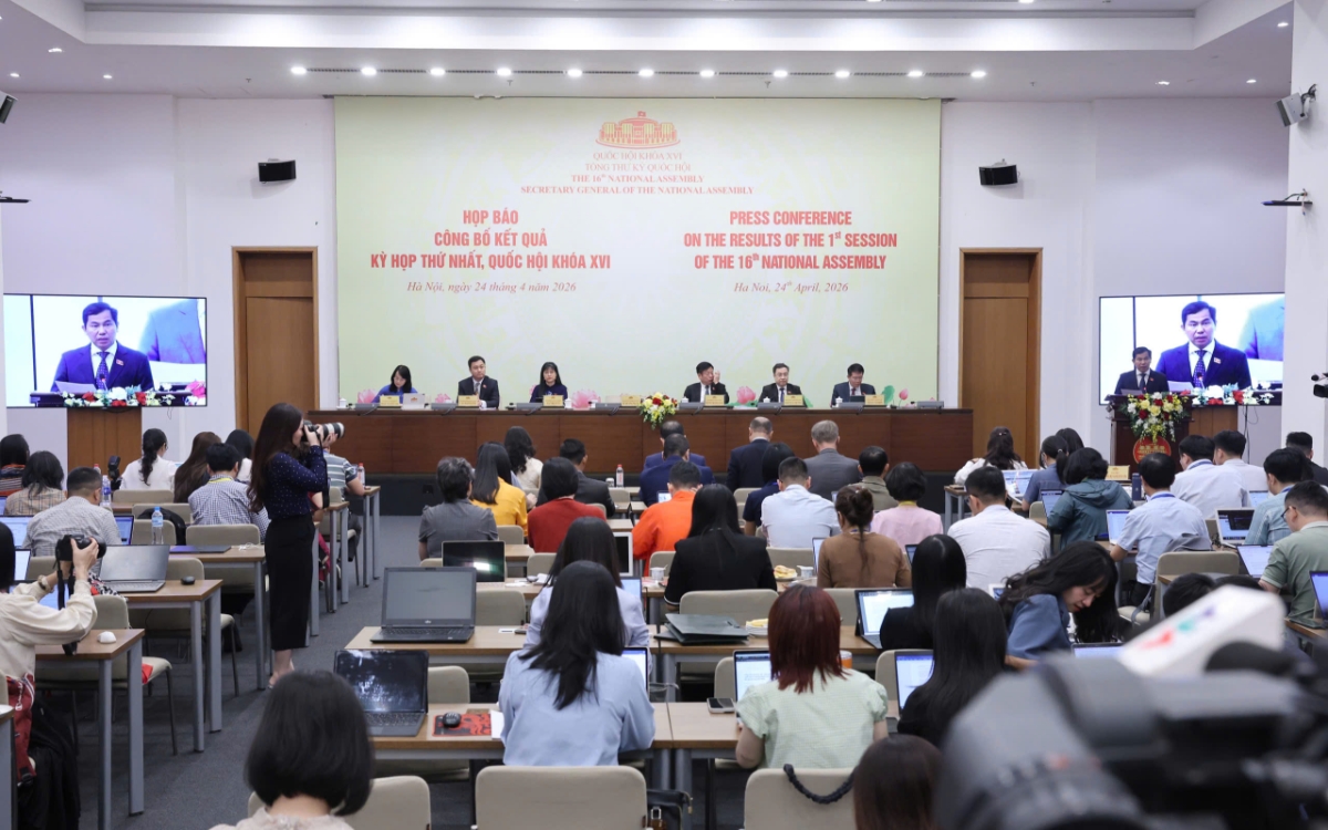 Toàn cảnh họp báo. 