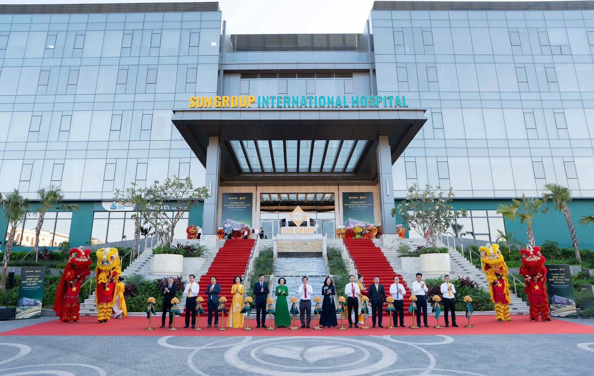 Tập đoàn Sun Group đã chính thức khánh thành Bệnh viện Mặt Trời Phú Quốc - công trình đầu tiên trong chuỗi dự án phục vụ APEC 2027