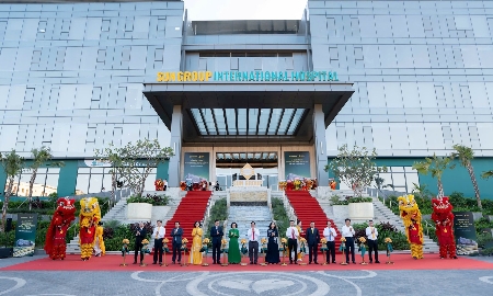 Tập đoàn Sun Group đã chính thức khánh thành Bệnh viện Mặt Trời Phú Quốc - công trình đầu tiên trong chuỗi dự án phục vụ APEC 2027