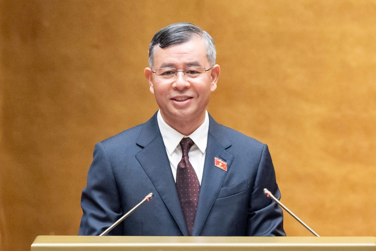 Bộ trưởng Bộ Tài chính Ngô Văn Tuấn trình bày Báo cáo tóm tắt giải trình, tiếp thu, chỉnh lý dự thảo Nghị quyết. Ảnh: Quốc hội.