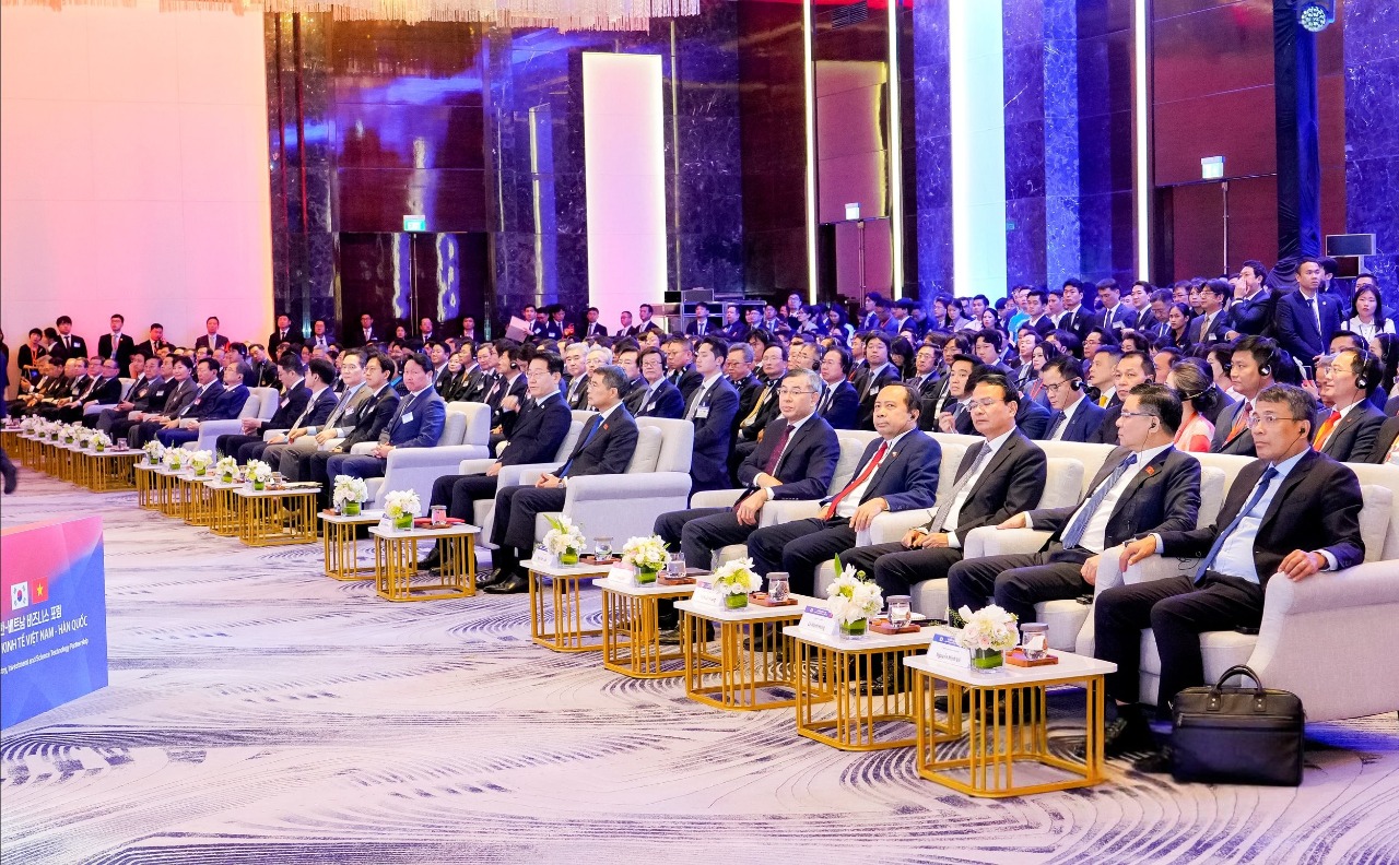 Dự diễn đàn có Tổng thống Hàn Quốc Lee Jae Myung, cùng đại biểu cấp cao hai nước và các doanh nghiệp hàng đầu đến từ hai quốc gia. Ảnh: Phạm Bằng