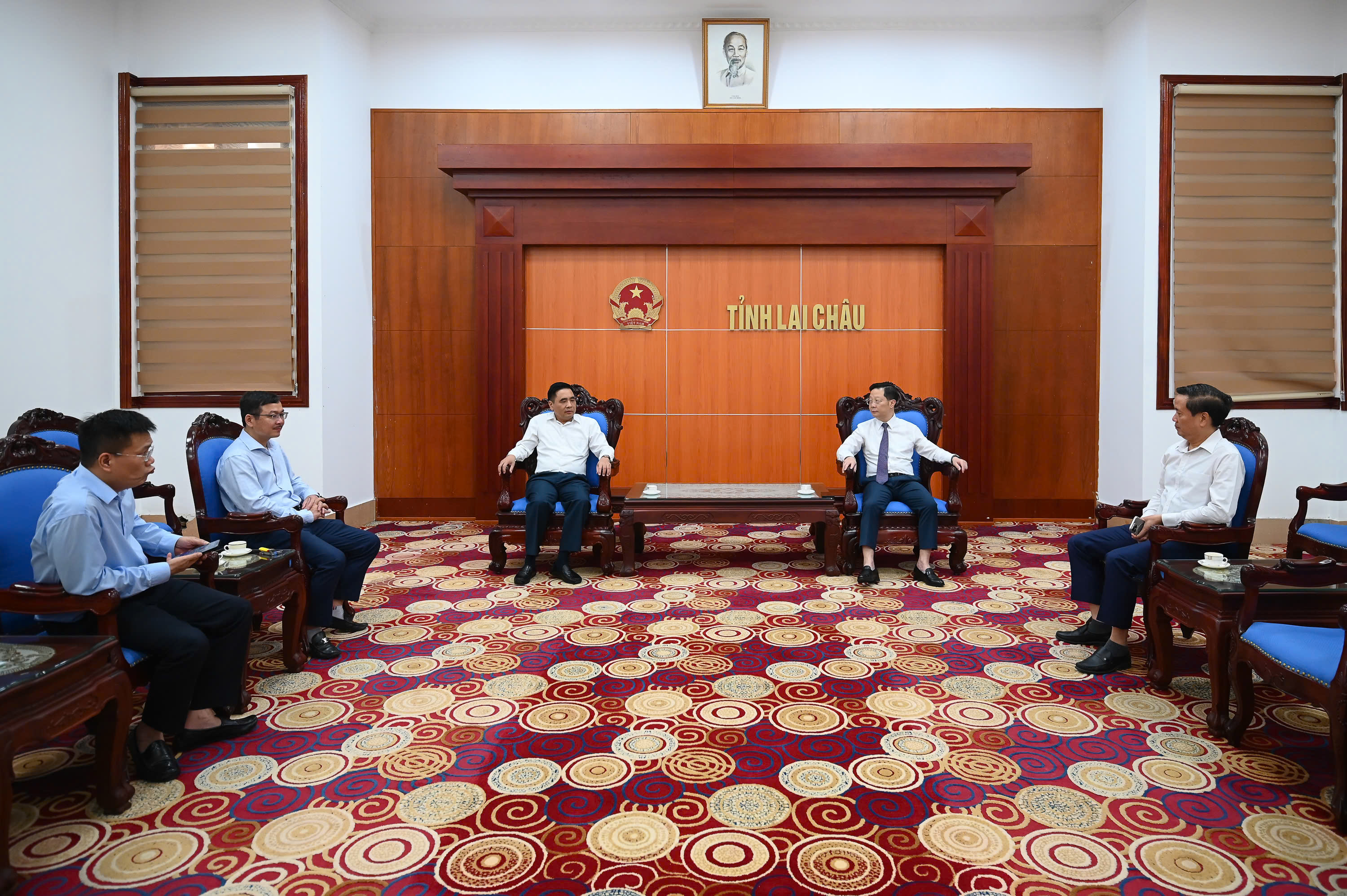 Thứ trưởng Bộ Nông nghiệp và Môi trường Nguyễn Quốc Trị làm việc với Lãnh đạo tỉnh Lai Châu.