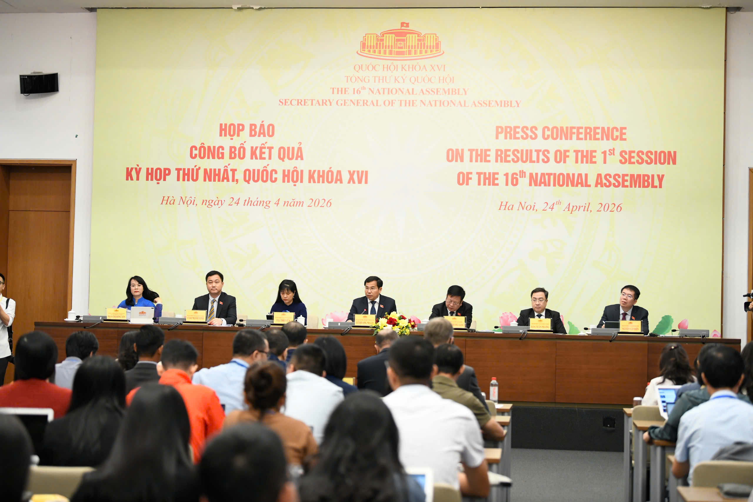 Quang cảnh buổi họp báo.