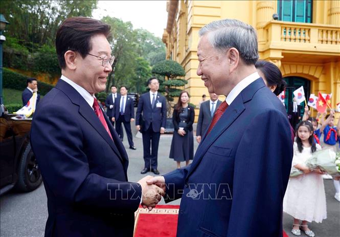 Tổng Bí thư, Chủ tịch nước Tô Lâm và Tổng thống Hàn Quốc Lee Jae Myung. Ảnh: TTXVN