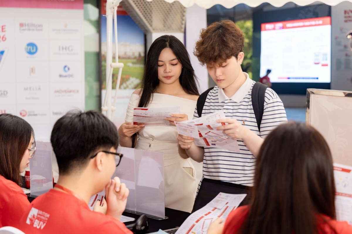 Sinh viên được cung cấp sự hỗ trợ liên tục cùng với định hướng cá nhân hóa về lộ trình nghề nghiệp. Ảnh: BUV.