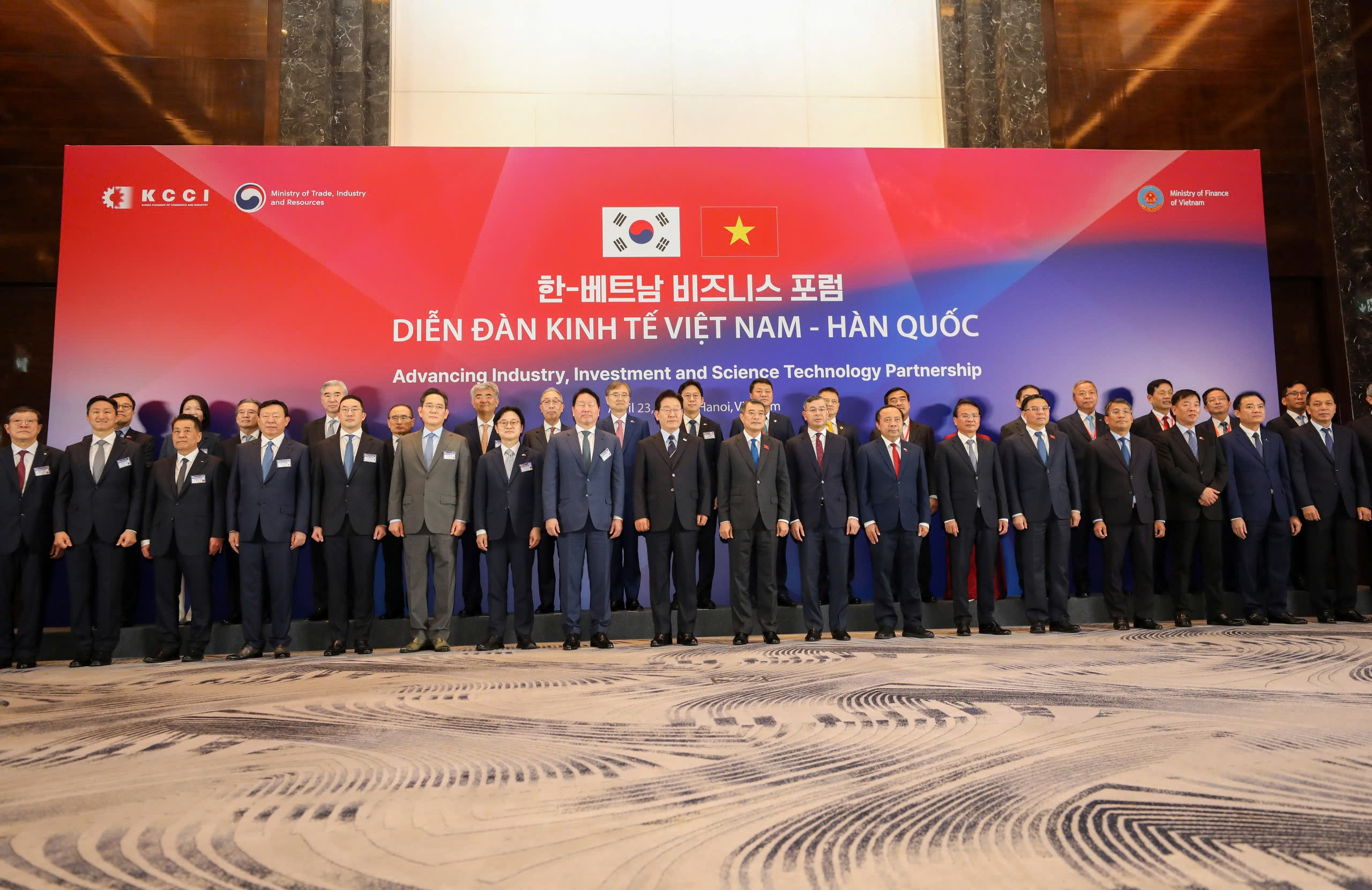 Thủ tướng Lê Minh Hưng và Tổng thống Hàn Quốc Lee Jae Myung tham dự Diễn đàn Kinh tế Việt Nam - Hàn Quốc với các doanh nghiệp hai nước. Ảnh: Việt Dũng.