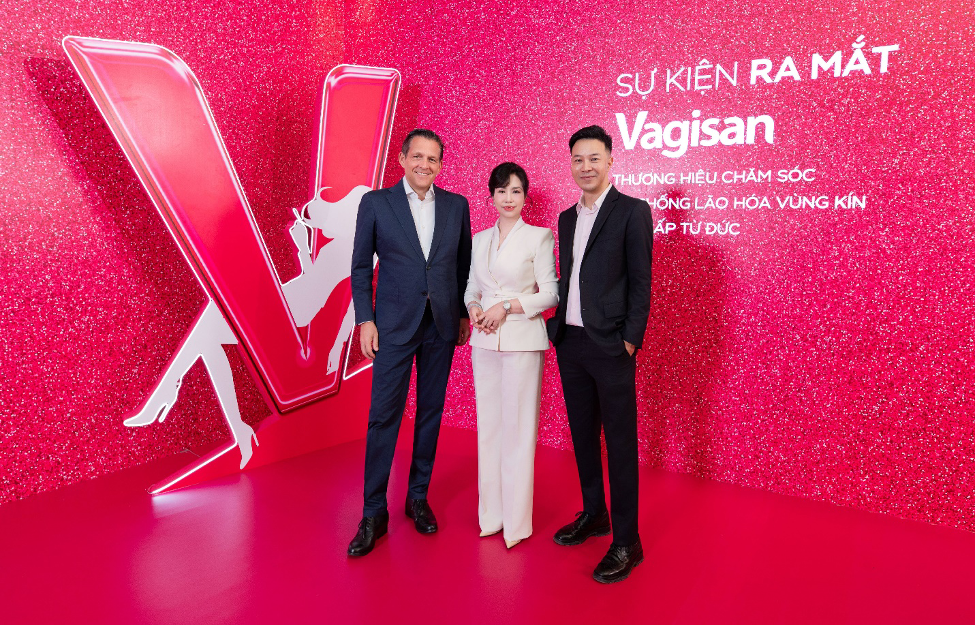 Representatives of Dr. Wolff Group and WIR Group pose for a photo at the launch of the Vagisan brand in Vietnam.