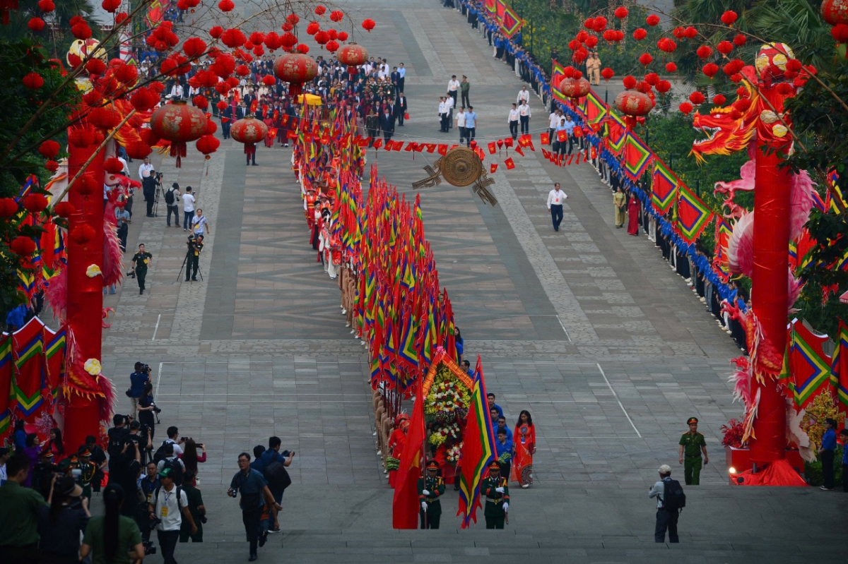 Đoàn nghi lễ tiến lên núi Nghĩa Lĩnh, sáng 26/4/2026.&nbsp;&nbsp;Ảnh do&nbsp;Sở Văn hoá, Thể thao và Du lịch tỉnh&nbsp;Phú Thọ cung cấp.&nbsp;