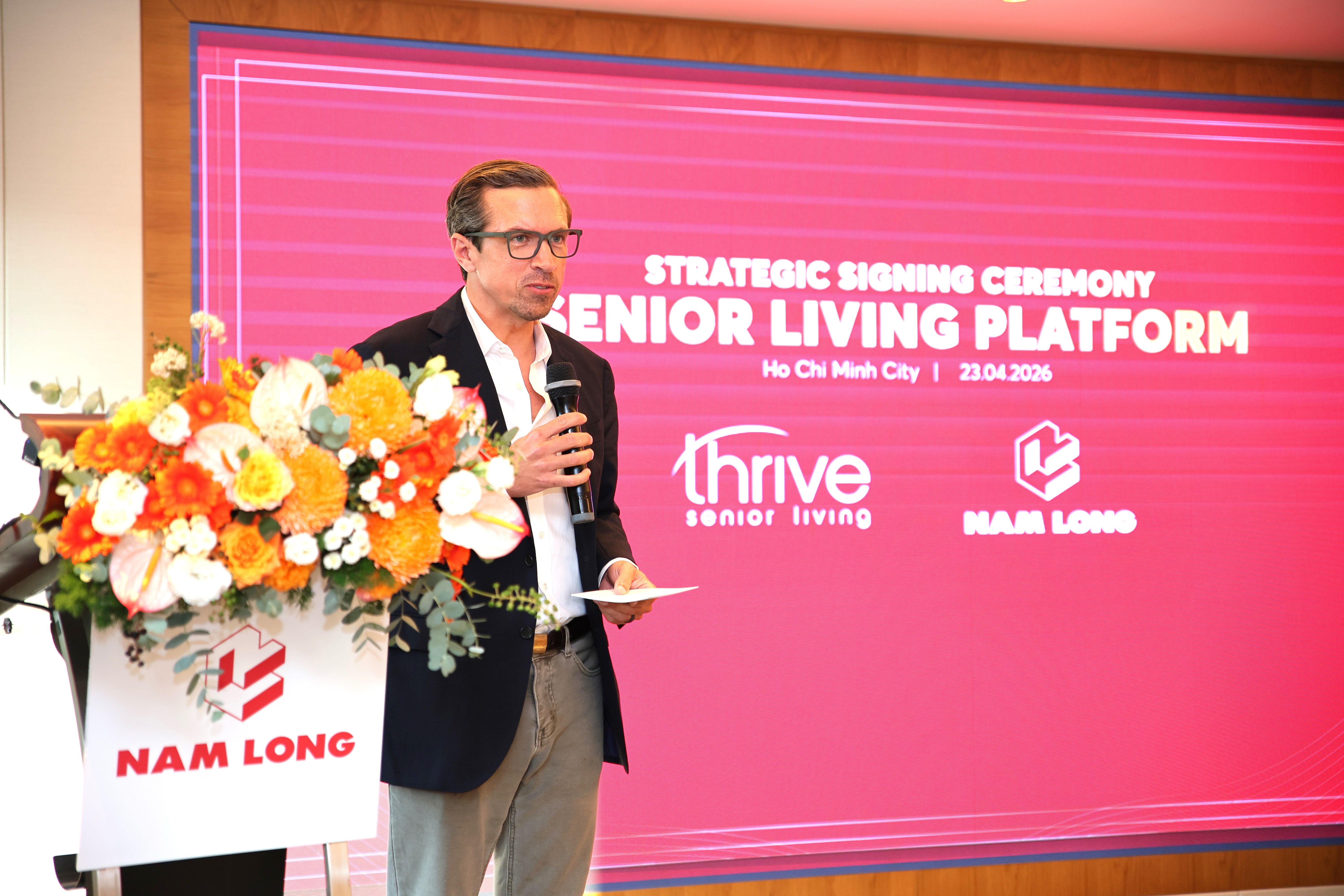 Ông Jeremy Ragsdale - Nhà sáng lập  Tổng Giám đốc điều hành, Thrive Senior Living LLC (Mỹ) chia sẻ tiềm năng và sự cần thiết của việc phát triển dự án tại Việt Nam. Ảnh: Nam Long.