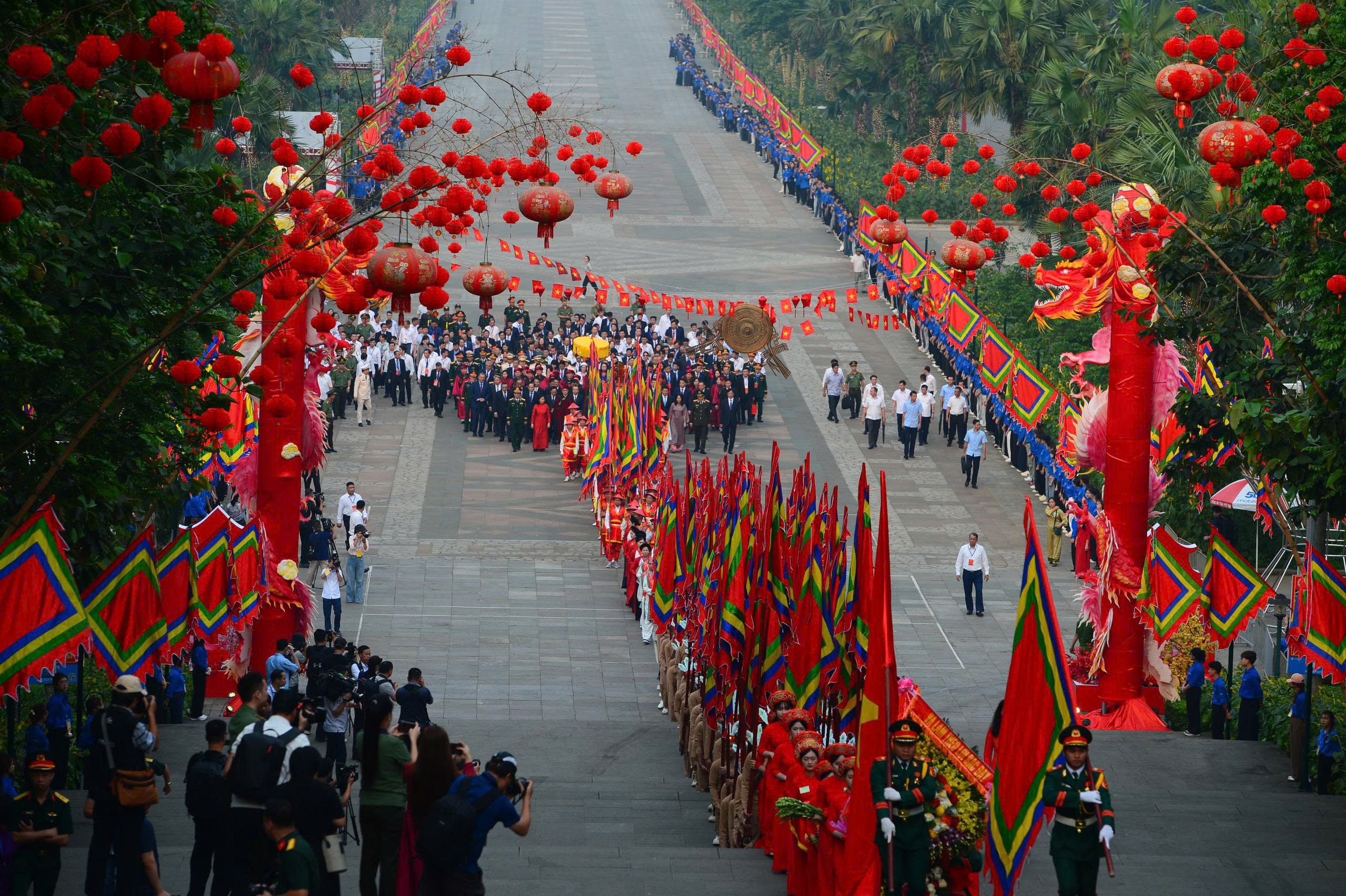 Đoàn nghi lễ hướng lên Đền Hùng. Ảnh do Sở Văn hoá, Thể thao và Du lịch tỉnh Phú Thọ cung cấp. 