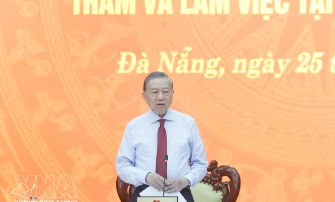 Top leader urges Da Nang city to develop into major national growth pole