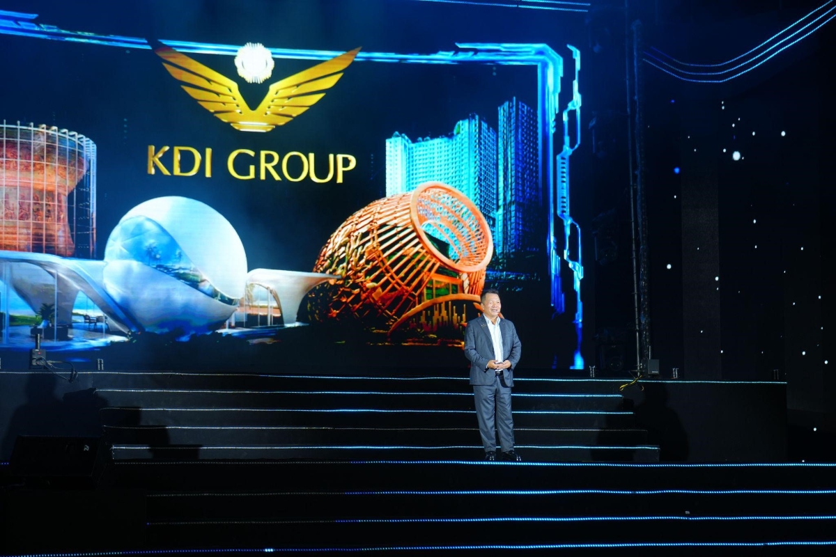 Màn đối thoại giữa Chủ tịch Tập đoàn KDI Group và AI – một trong những điểm nhấn ấn tượng của chương trình.&nbsp;Ảnh:&nbsp;KDI Group.