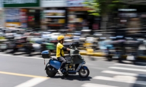 Chính sách cũng đặt ra mốc thời gian cụ thể: đến năm 2027, các thực hành lao động trong nền kinh tế nền tảng sẽ cơ bản được chuẩn hóa.