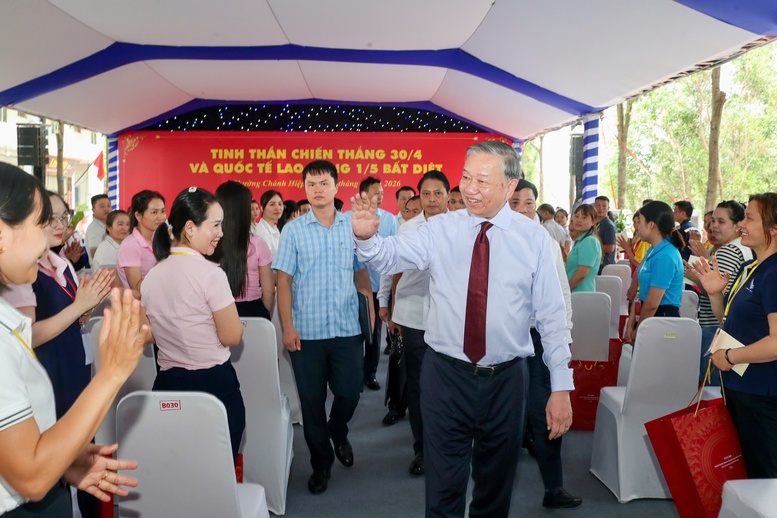 Tổng Bí thư, Chủ tịch nước Tô Lâm đến thăm, gặp gỡ, trò chuyện với công nhân, người lao động Thành phố Hồ Chí Minh. Ảnh: Chinhphu.vn
