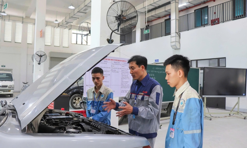 Điểm nghẽn nhân lực: Nút thắt cổ chai của ngành ô tô Việt