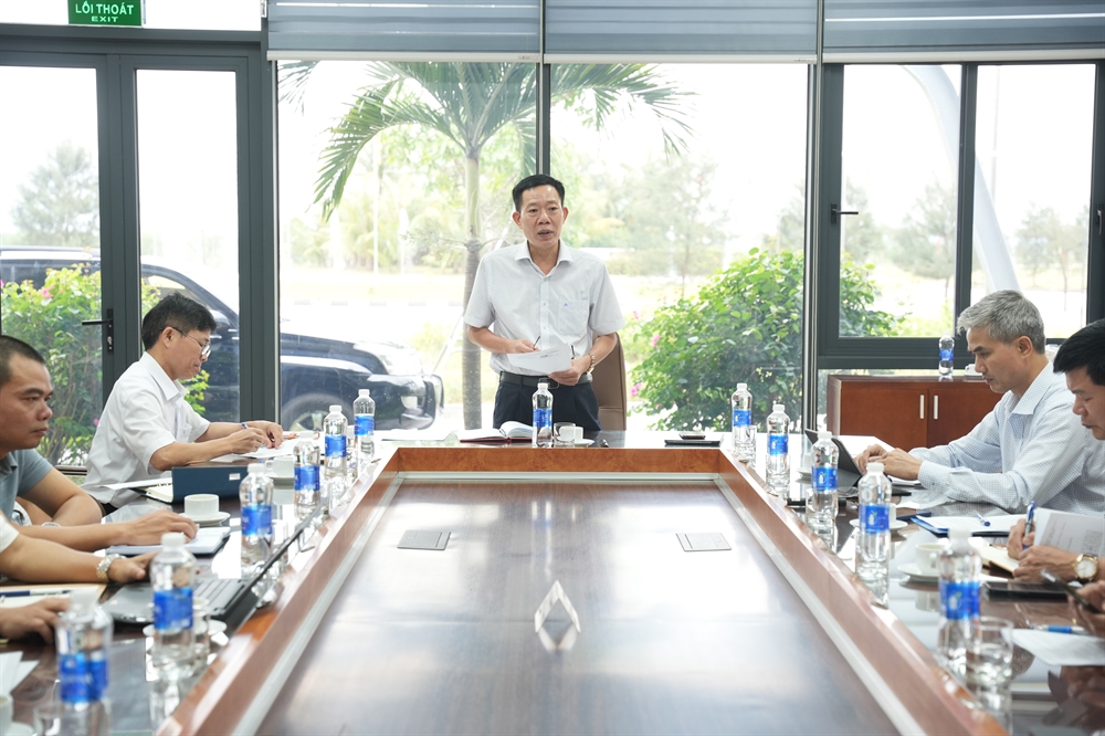 Phó Chủ tịch UBND thành phố Huế Hà Văn Tuấn làm việc với các nhà đầu tư tại Khu công nghiệp Phong Điền