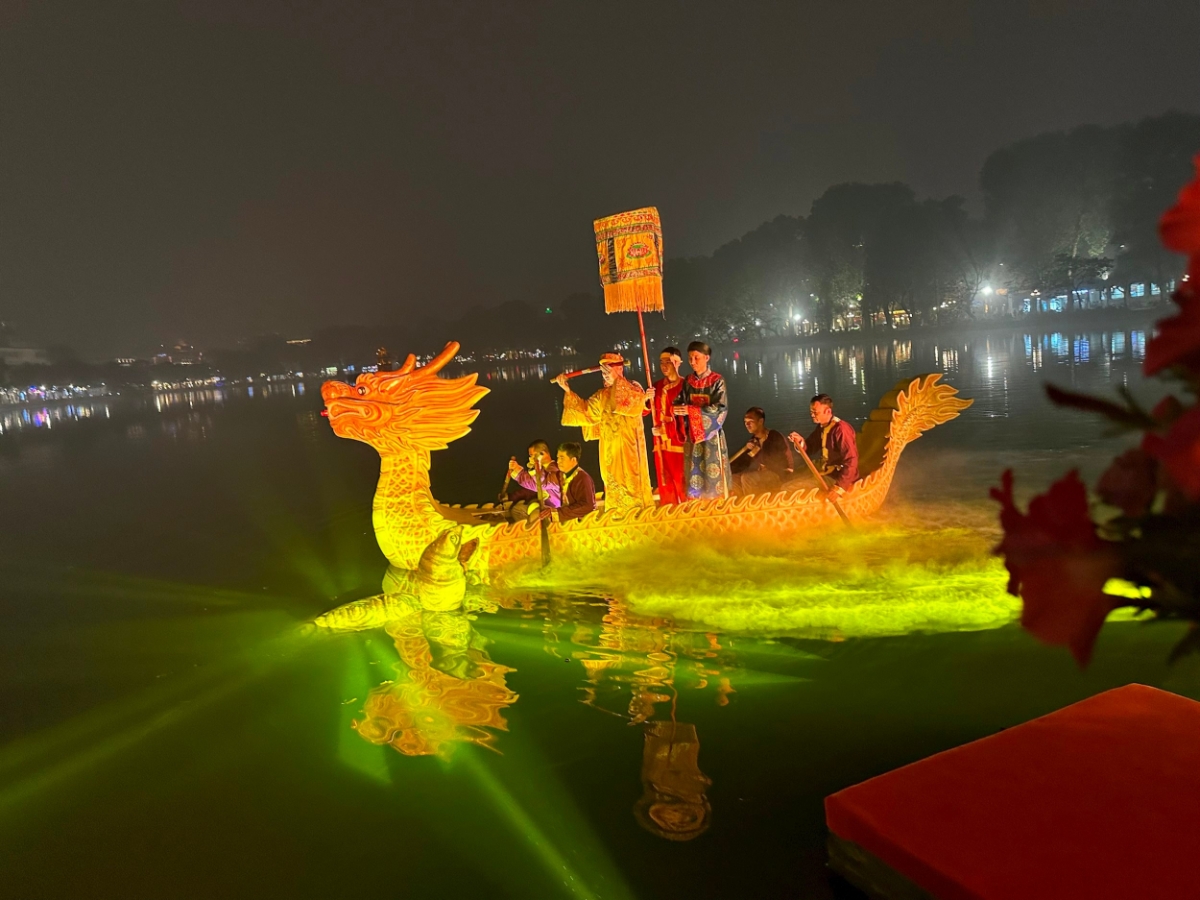 Chương trình tour đêm&nbsp;được chia làm 5 chủ đề chính, tương ứng với các khu vực kiến trúc riêng biệt của di tích đền Ngọc Sơn.