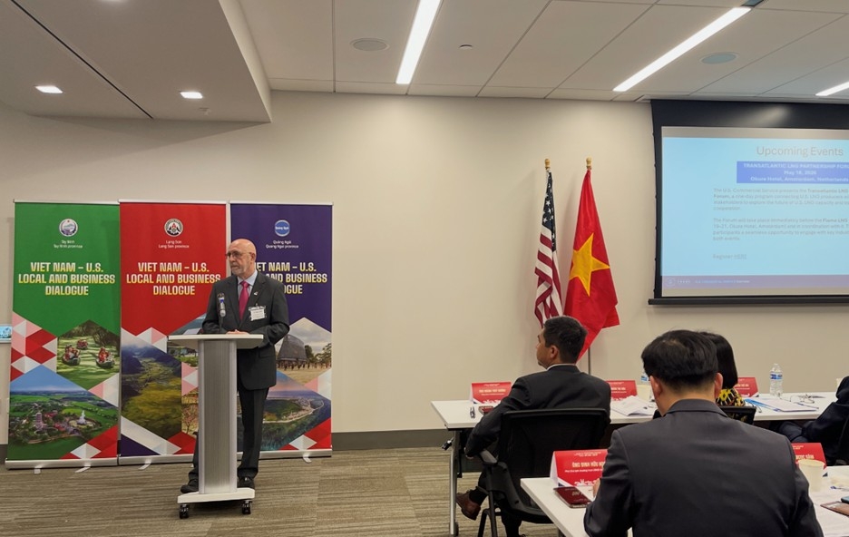 Ông Peter Tataris chia sẻ tại sự kiện về chủ đề “Kết nối Doanh nghiệp bạn với
thị trường Toàn cầu”&nbsp;&nbsp;