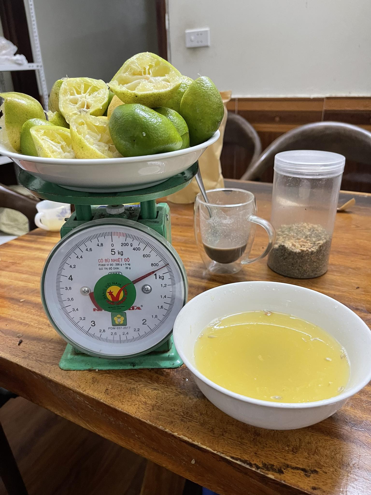 Nhiều người tự ý dùng chanh liều cao hoặc bỏ điều trị y khoa, dẫn đến hậu quả nghiêm trọng. 