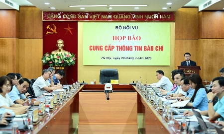 Bộ Nội vụ thông tin về việc chuẩn bị phương án tăng lương.
