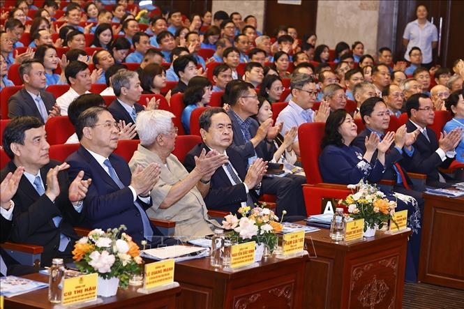 Chủ tịch Quốc hội Trần Thanh Mẫn và đại biểu dự Lễ kỷ niệm 140 năm Ngày Quốc tế Lao động. Ảnh: TTXVN.