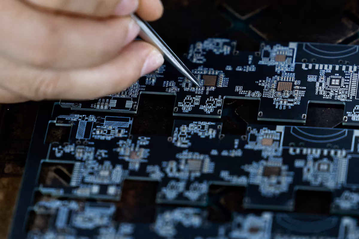 Nguồn cung PCB đứt gãy, ngành điện tử chồng chất khó khăn 