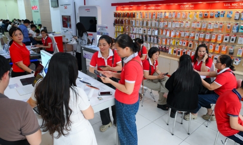 Nhà mạng trực xuyên lễ, hỗ trợ xác thực thuê bao tránh khóa SIM