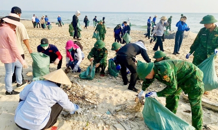 Thành phố Huế triển khai các mô hình như “Đưa rác về bờ”, “Hãy làm sạch biển”
