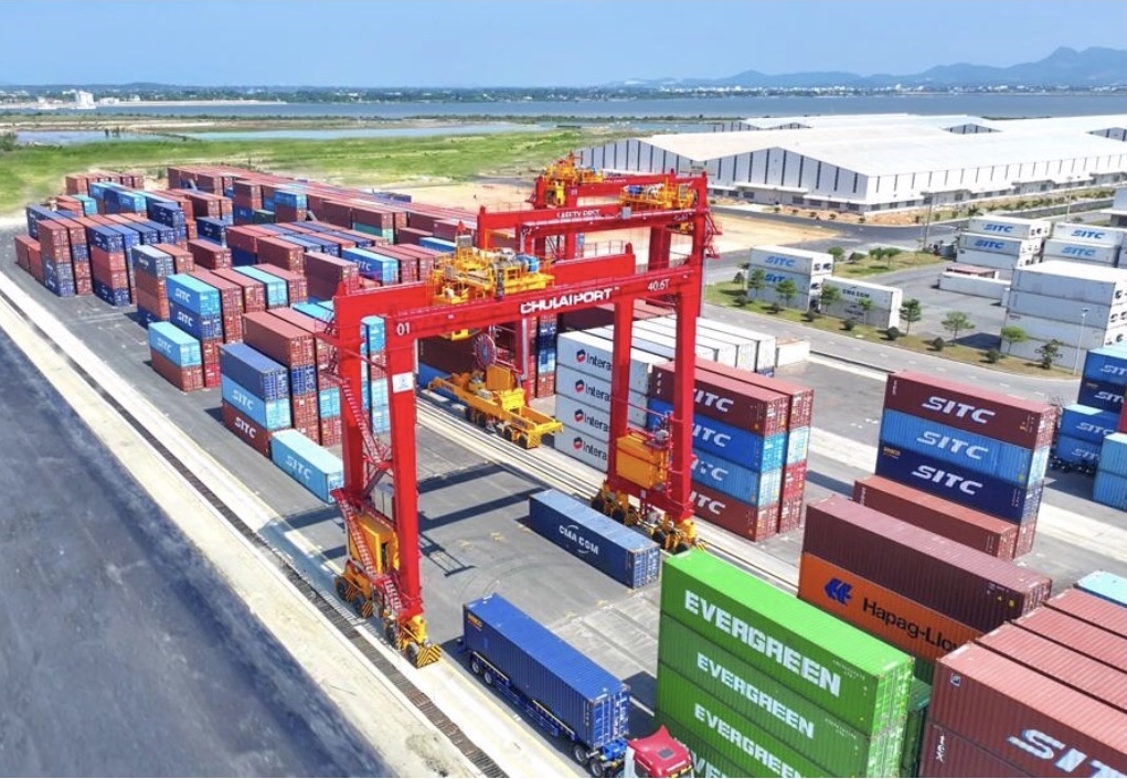 Thiết bị cẩu khung RTG có sức nâng 40 tấn tại Cảng Tam Hiệp-Khu kinh tế mở Chu Lai.