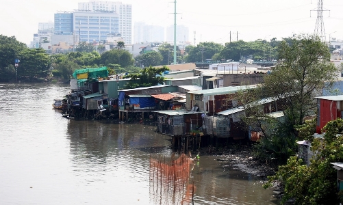 TP. Hồ Chí Minh đẩy nhanh việc di dời hơn 20.000 căn nhà ven kênh rạch