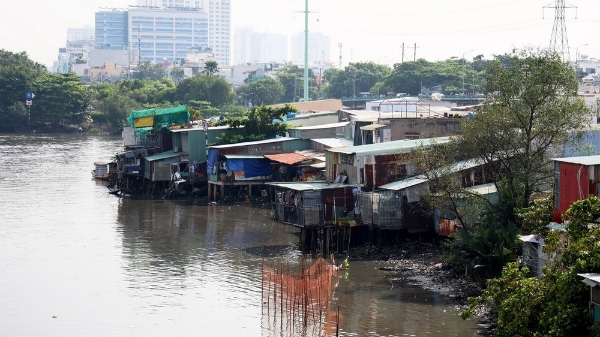 TP. Hồ Chí Minh đẩy nhanh việc di dời hơn 20.000 căn nhà ven kênh rạch