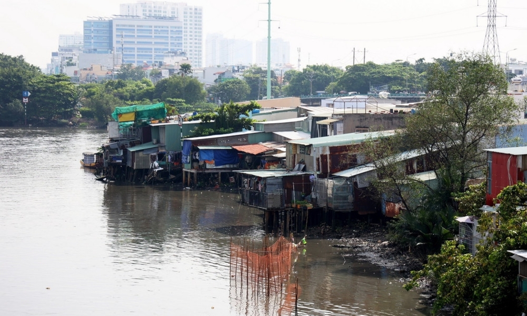TP. Hồ Chí Minh đẩy nhanh việc di dời hơn 20.000 căn nhà ven kênh rạch