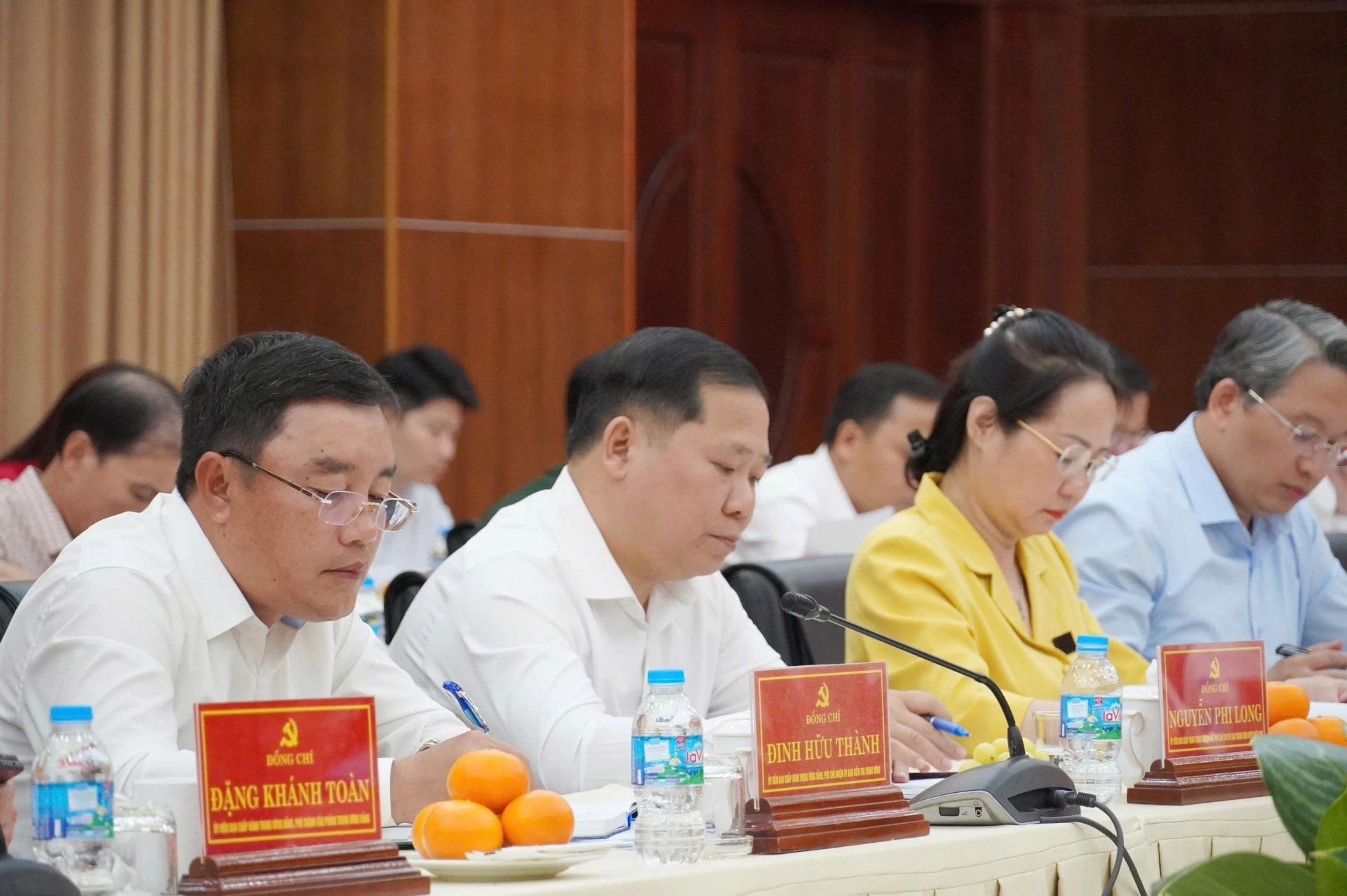 Các đại biểu tham dự buổi làm việc. Ảnh: Xuân Phú